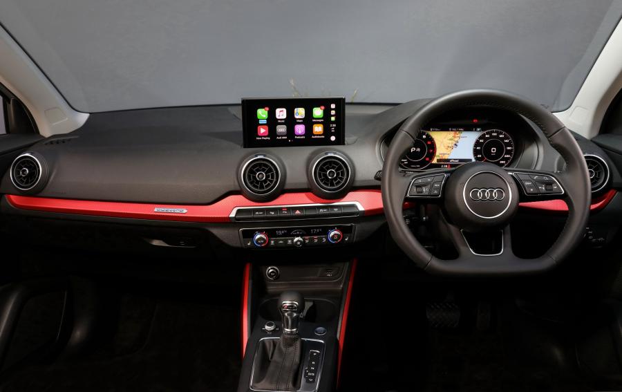 Торпедо Audi Q2 2.0 TFSI Quattro Sport 2017 года  (AU) (фото 36 из 40)
